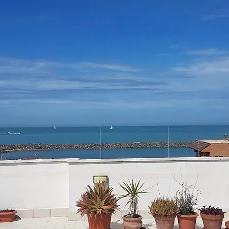 Francesca's Terrace Overlooking The Sea Lägenhet