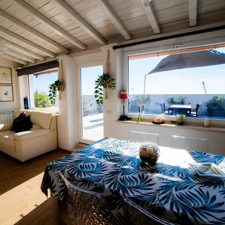 Francesca's Terrace Overlooking The Sea * Fiumicino