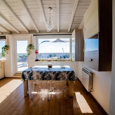 Lägenhet Francesca's Terrace Overlooking The Sea
